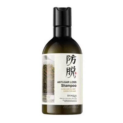 شامپو رزماری بیوآکوا در قوطی پلاستیکی نیمهشفاف با طراحی ساده و درب فشاری.