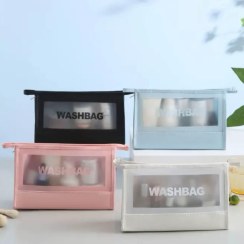 کیف لوازم آرایش واش بگ A5 قابل شستشو با زیپ و بند دستی، مناسب نگهداری لوازم آرایش و وسایل بهداشتی در سفر و استفاده روزمره. در رنگبندی جذاب آبی، مشکی، صورتی، سفید